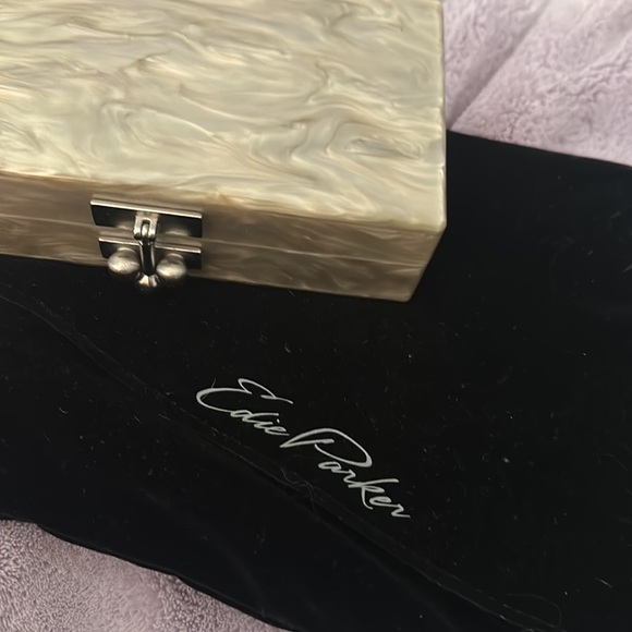 Clutch with internal mirror - Picture 4 of 4